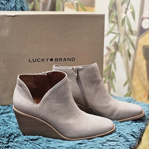Lucky Brand Wedged Bootie - Picture 3 of 5